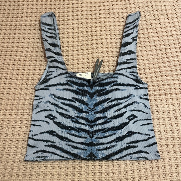 Anthropologie- The Hannah Seamless Textured Tank: Tiger Print Edition - Picture 5 of 6